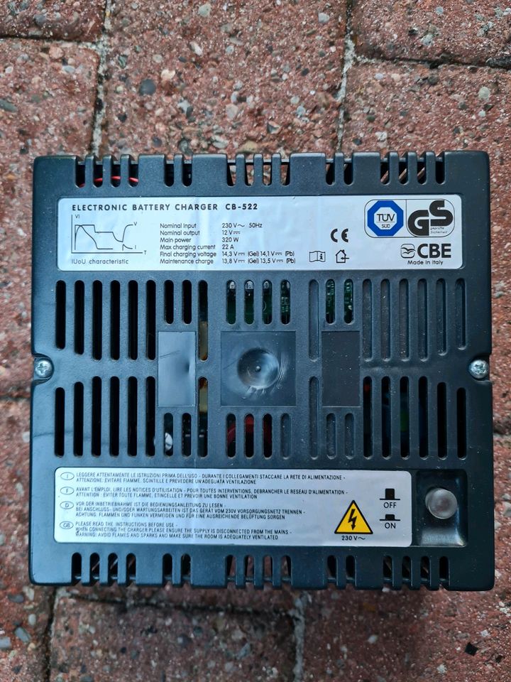 CBE CB 522 Ladegerät 12 Volt 22 Ampere in Kisdorf