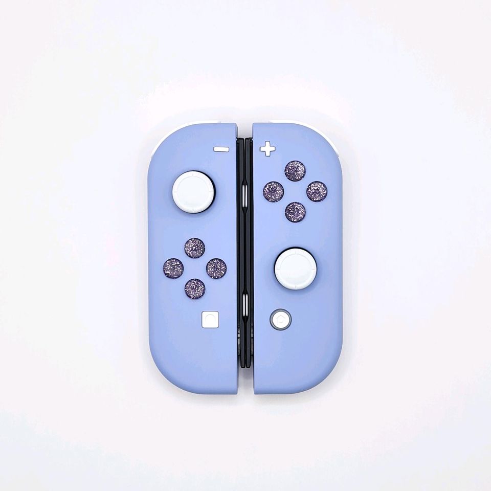 Lilane Nintendo Switch Joycons mit glitzernden Buttons in Heinsberg