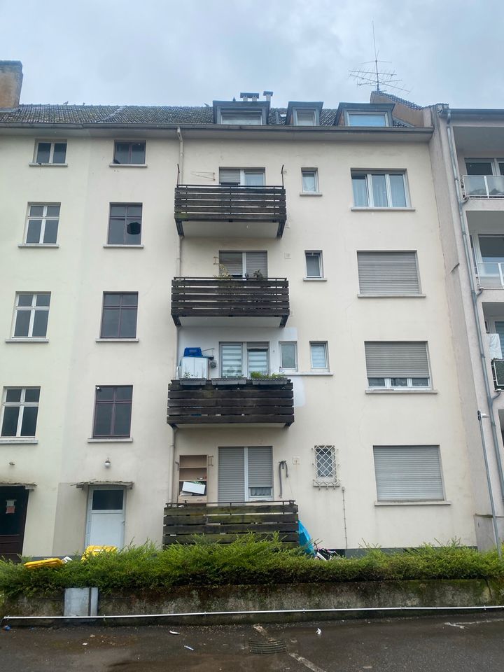 Suche Handwerker für Fassade reinigen und streichen in Saarbrücken