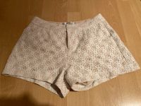 Süße weiß-beige Spitzenshorts/ kurze Hose Frankfurt am Main - Westend Vorschau