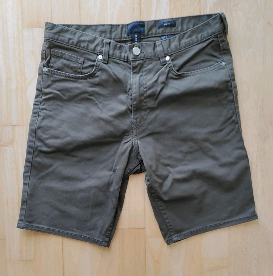 Slim Fit Jeans Shorts Größe 28 in Heusweiler