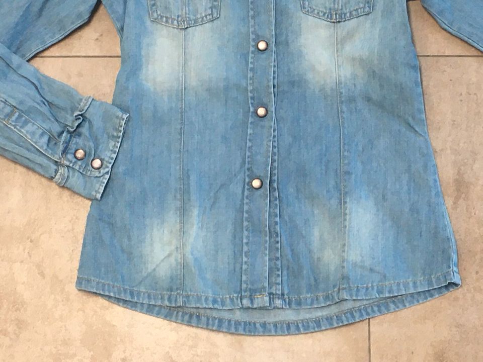 ❤️ H&M Mädchen Jeans Hemd Bluse Gr. 140 Super Zustand ❤️ in Düsseldorf