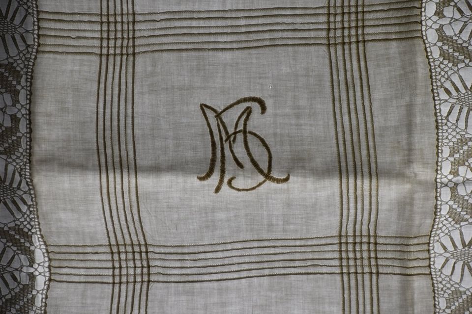 2 Paradekissen Weißwäsche Antik 1910/20 Jahre Monogramm in Hilgermissen