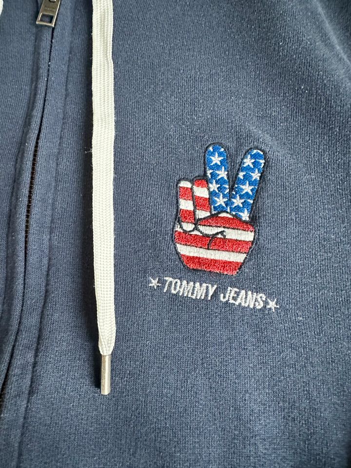 Tommy Hilfiger Sweatjacke Gr. M in Schwalbach a. Taunus