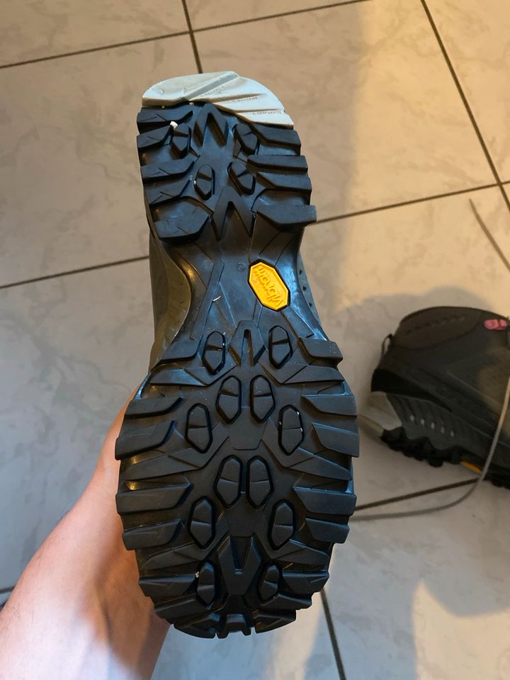 Vibram Wanderschuhe Damen La Sportiva Größe 39,5 in Rhauderfehn