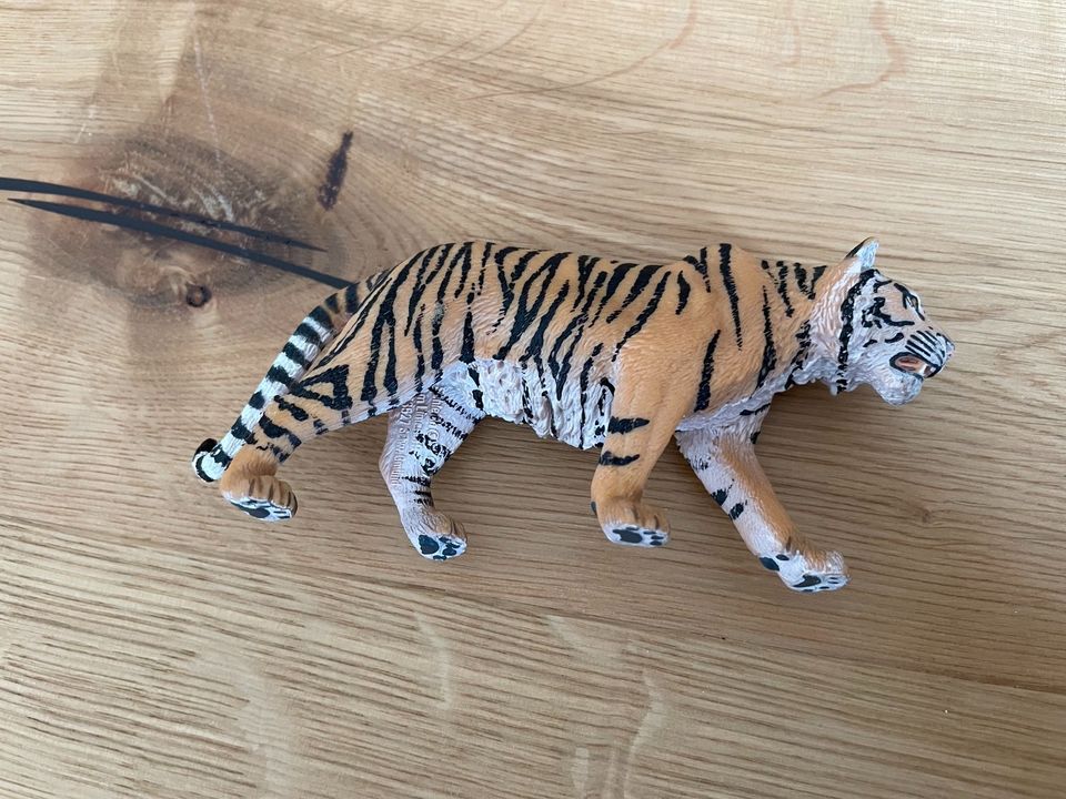 4 Tiere von Schleich (Affe, Löwe, Tiger, Bär) in Hüttenberg