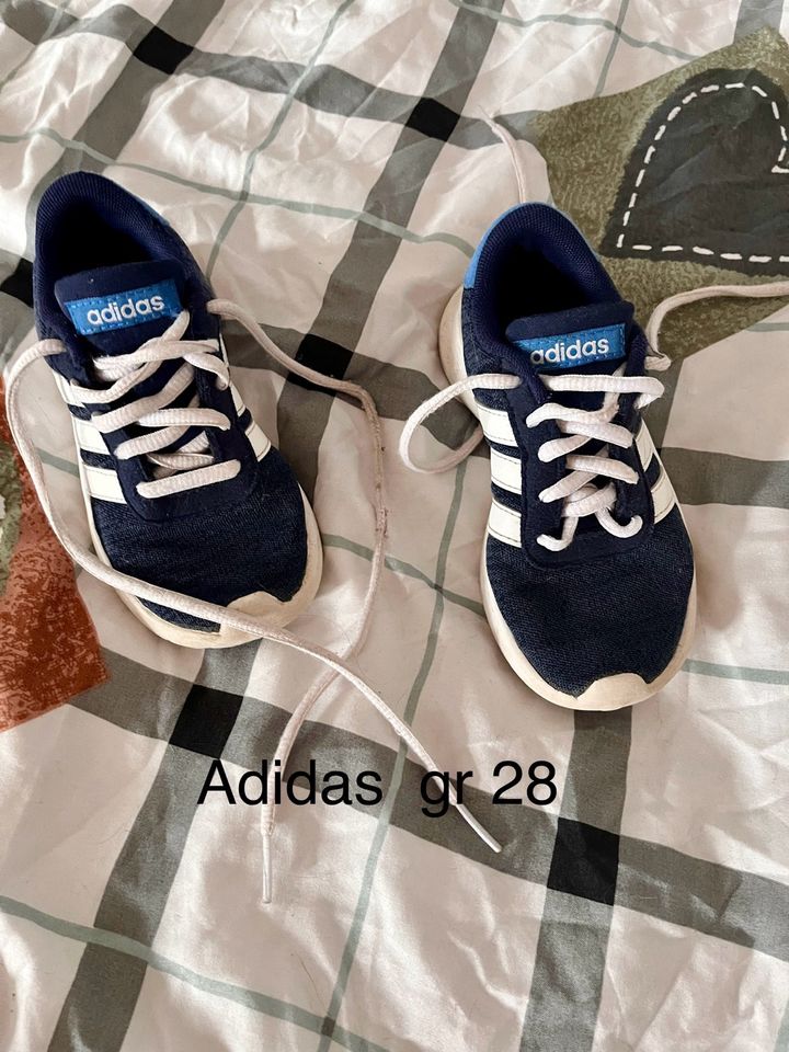 Adidas Schuhe in Schwabenheim an der Selz