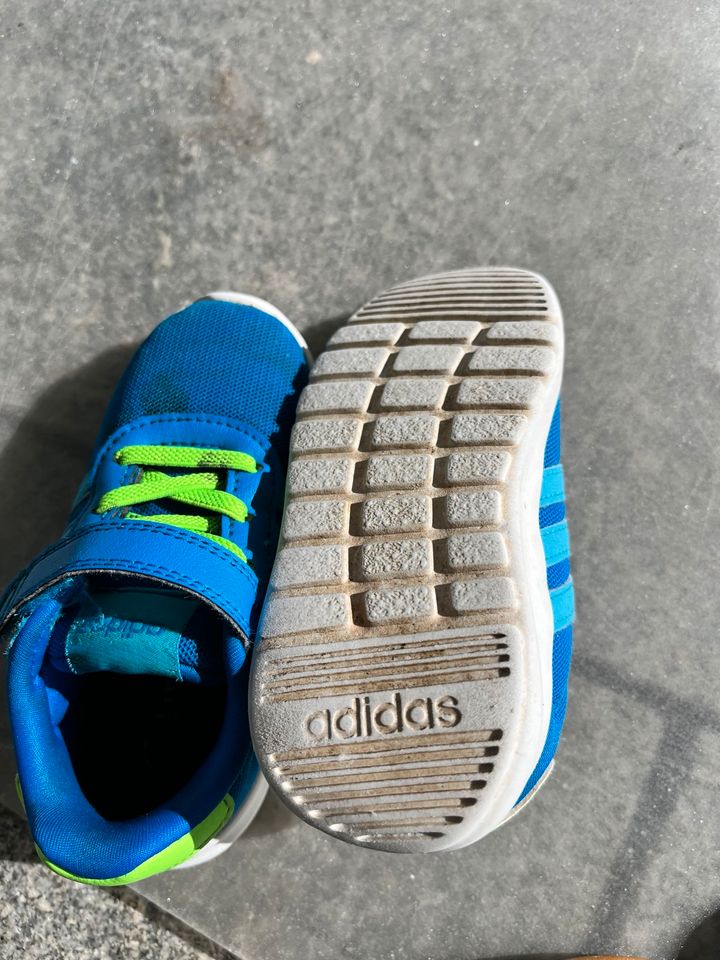Adidas Schuhe 24 in Tettnang