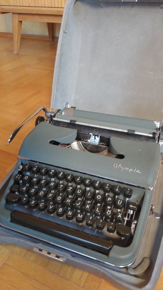 Schreibmaschine Olympia SM3 mit Koffer. Top. in München