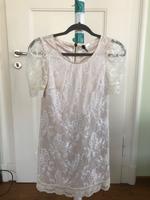 Schickes Kleid Puff Ärmeln spitze mini Sommer Party Sachsen - Markkleeberg Vorschau
