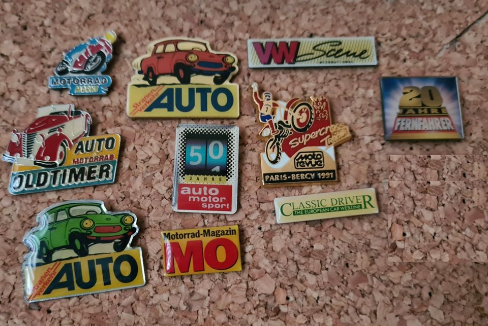 Pins verschiedener Autozeitschriften Fernfahrer etc in Zweibrücken