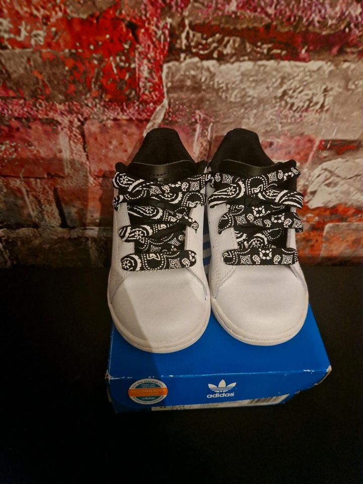 Adidas Stan Smith 1 gr. 24 weiss NAGELNNEU mit Karton in Nürnberg (Mittelfr)