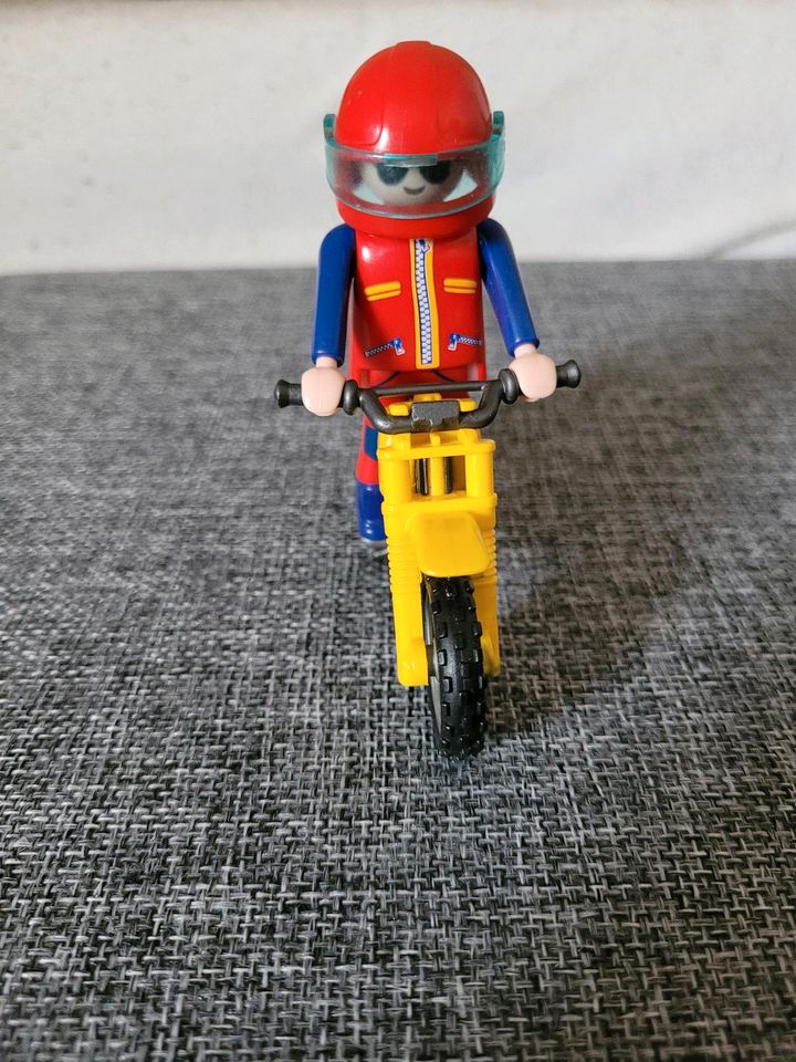 Playmobil Motorrad plus Fahrer mit Helm in Eggersdorf