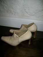 Schuhe Gr. 40 beige Boots Ankleboots Pumps High Heels Stiefelette Nordrhein-Westfalen - Neuss Vorschau