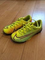 Nike J2 Kinder Fußball Schuhe Sneaker Gr. 31,5 gelb Berlin - Biesdorf Vorschau