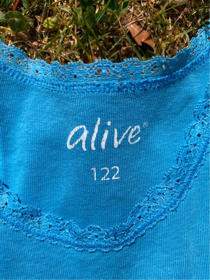 Alive: süßes 3er Set Unterhemden Tops Spitze Gr. 122 in Herzogenaurach
