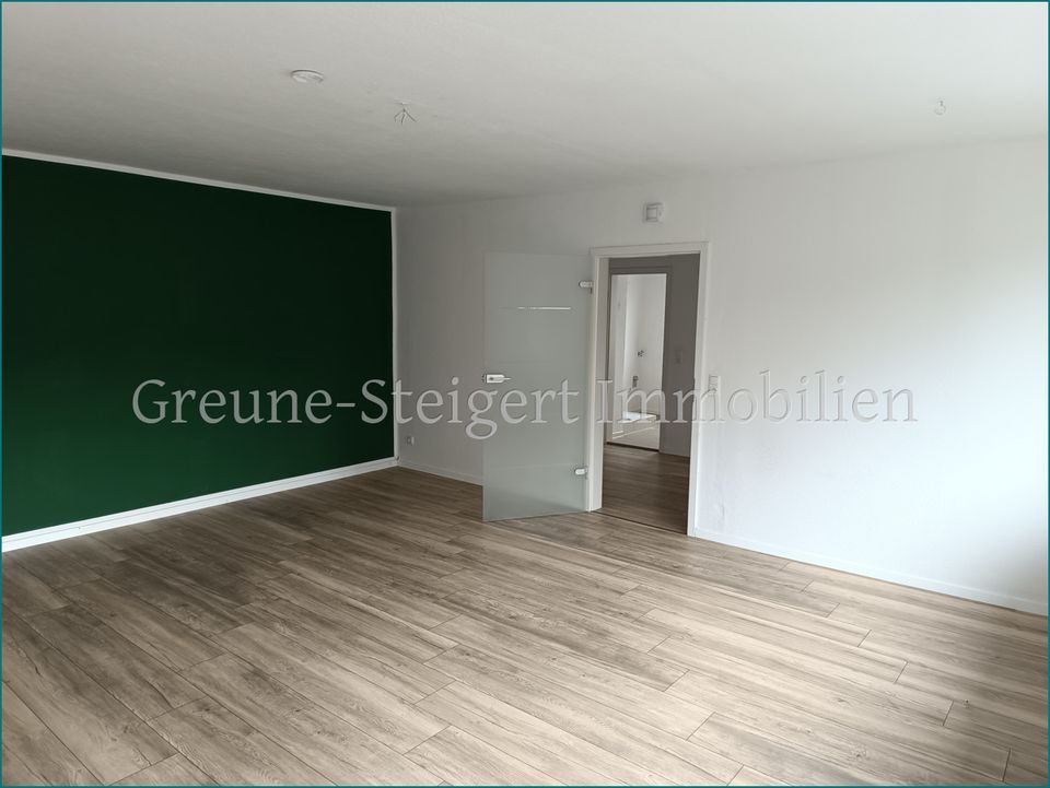 *** Zentrale Lage - Garagenhof mit 17 Garagen und einer Dreizimmerwohnung in Wolfenbüttel