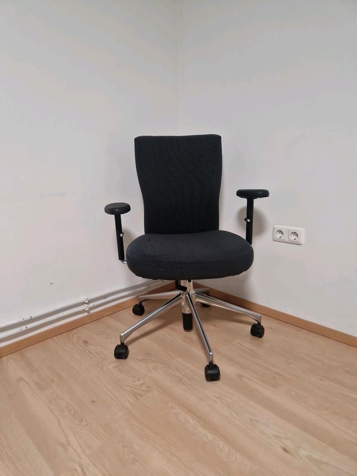 50x Hochwertige Bürodrehstuhl, Vitra, antrazith, Gebraucht in Kirtorf