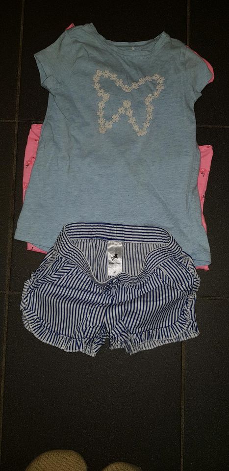 Mädchen Shorts und shirt gr. 92 in Düsseldorf