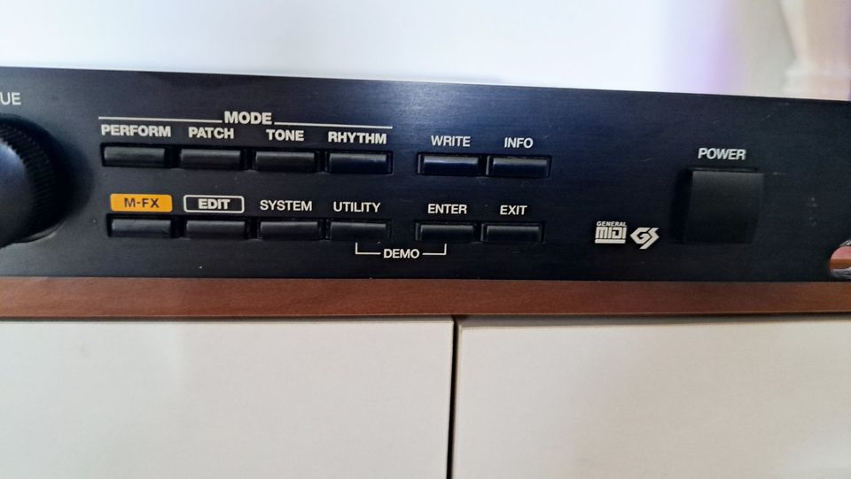 Roland SC-880 64-Voice Multi FX Synthesizer Modul in Cuxhaven