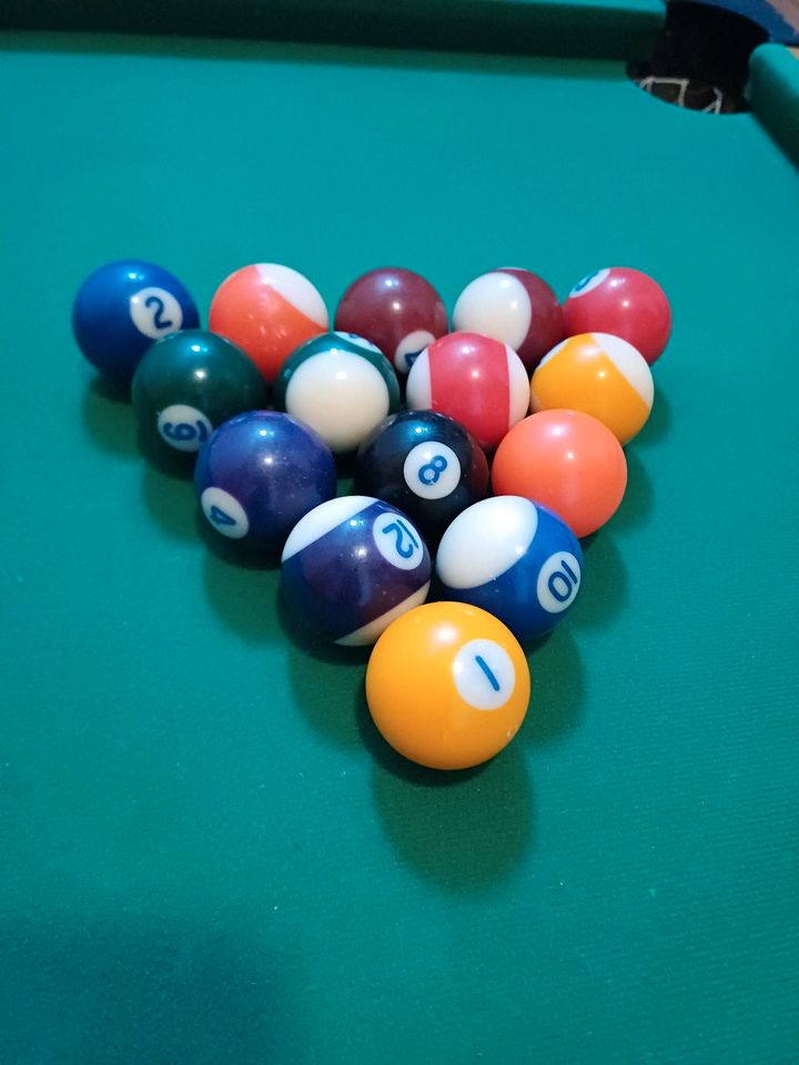 Billiardtisch klein mit Kugeln ohne Queues in Ahnatal