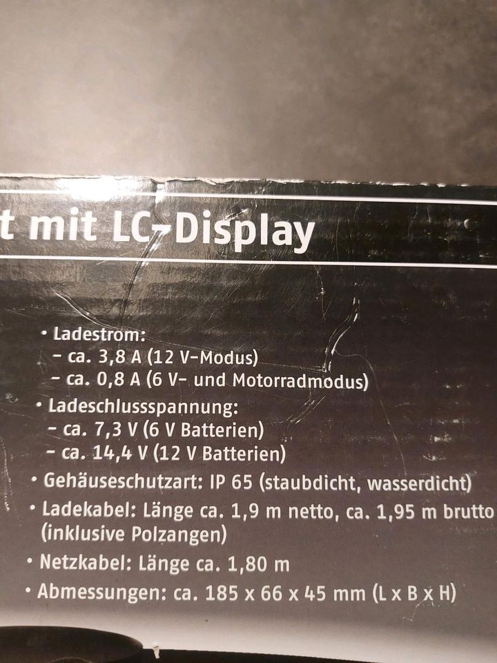 KFZ -Batterieladegeät mit LC-Display in Salzgitter