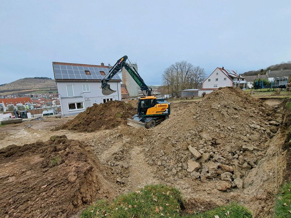 Erdbau Baugrube Erdbewegungen Baggerarbeiten in Munningen