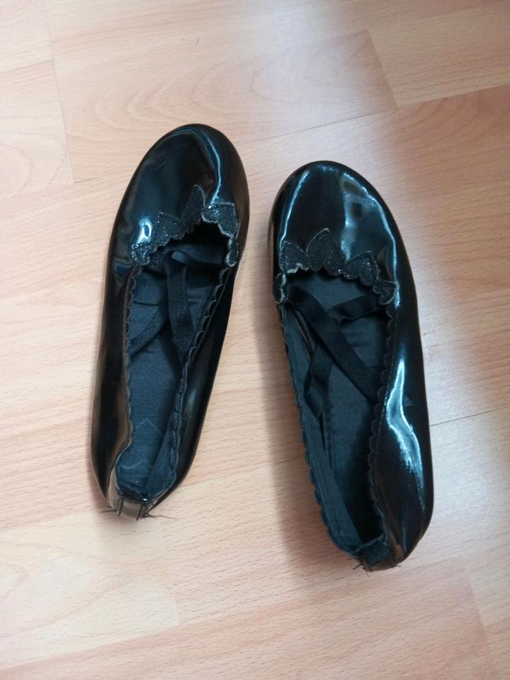 Schwarze Ballerinas Gr 32 in Berlin