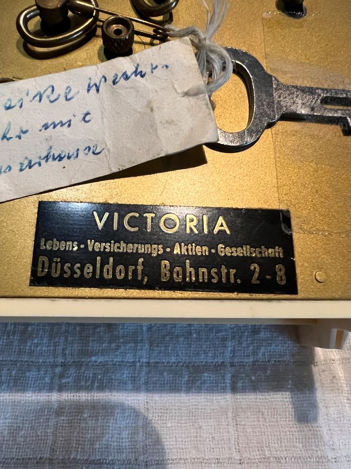 Vintage Bakelit Wecker mit Spardose Sparkasse Victoria Leben DD in München