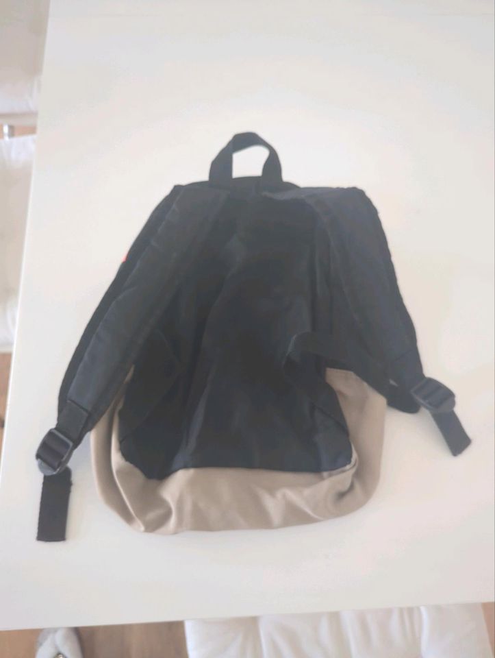 Nike Rucksack 35x28cm schwarz/braun in Berlin