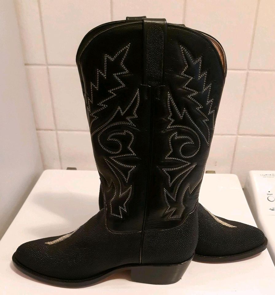 Cowboy-Stiefel aus Stachelrochenleder zu verkaufen in Hamburg