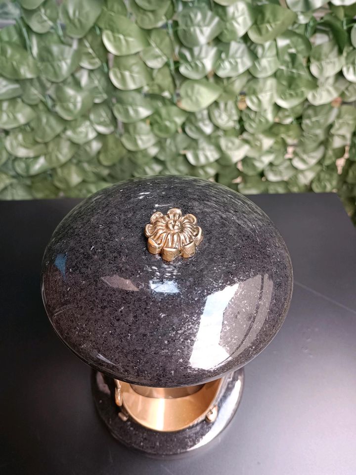 Grablaterne mit Vase, Set aus Granit Schwede Black in Dorsten