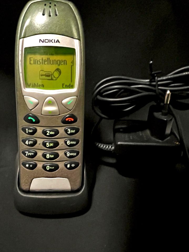 Nokia 6210 & Ladeständer & Ladegerät in Fulda