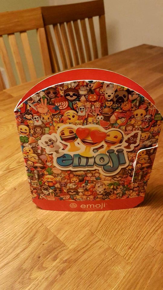 Emoji Box vollständig mit Spiel in Dresden