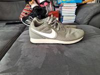 Nike Schuhe Turnschuhe !! Gr. 38,5 !! olivfarben Nordrhein-Westfalen - Spenge Vorschau