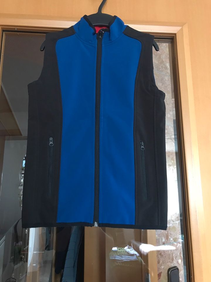 Weste Softshell Gr.122/128 inklusive Versand 10€ in Tann