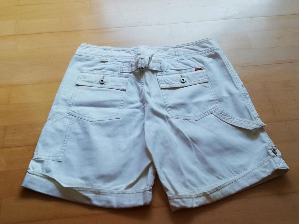 Kurze Hose, Shorts, Gr. 38 in Duisburg