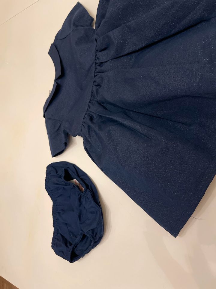 Blaues Glitzer Kleid Carter’s mit passender Hose in Brakel