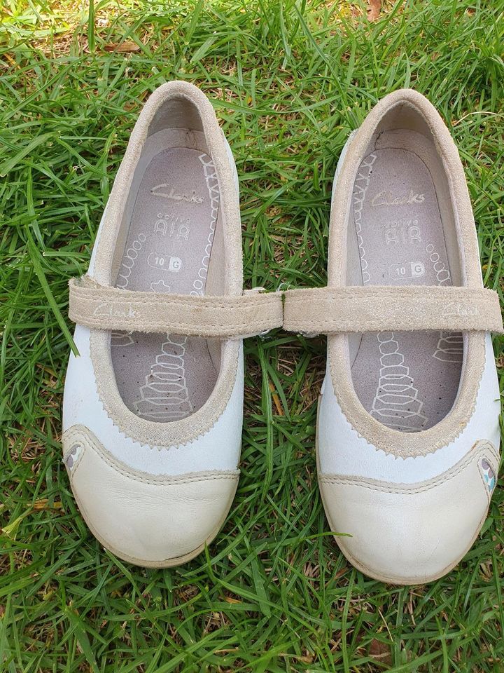 Ballerinas Übergangsschuhe weiß beige Clarks Größe 28 in Reutlingen