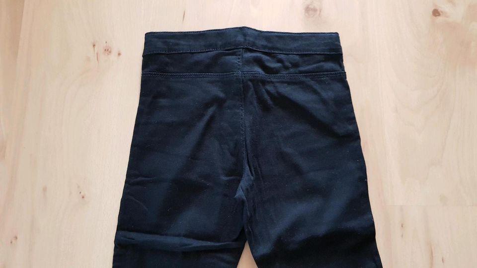 CAPRI Jeans Gr. 140 ✔wieNEU✔❤Reißverschluss❤ schwarz ☆H&M☆ in Bad Kreuznach