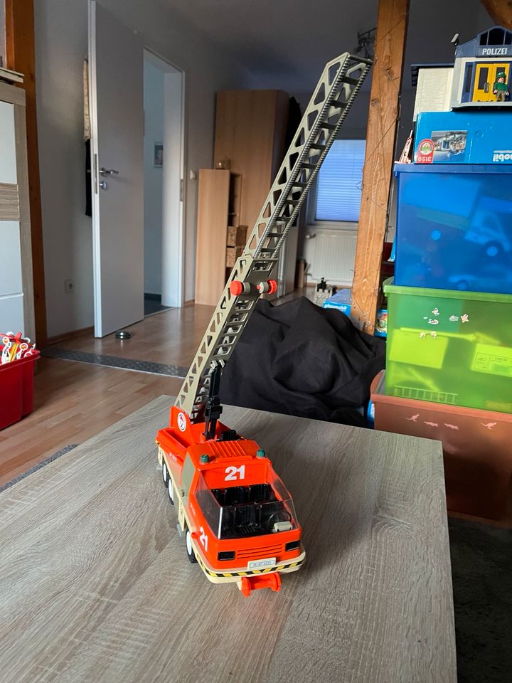 Playmobil Feuerwehr  Leiterwagen alt in Essen