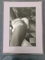 La petite culotte-Jeanloup Sieff-Fotografie im Rahmen -80x61-PGM Bayern - Diedorf Vorschau