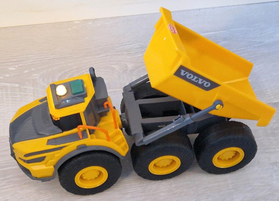 Dickie Kinder Spielzeug Volvo Dumper Kipper elektronisch mit Ton in Wieseth