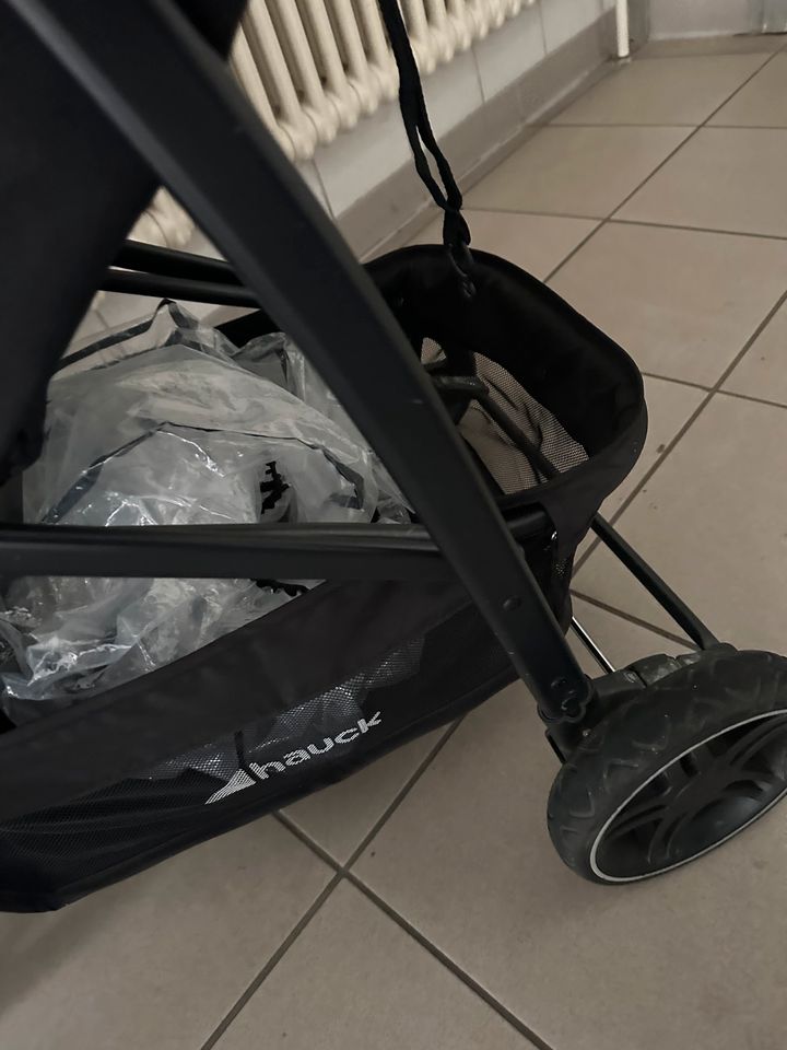 Hauck Kinderwagen + babywanne + autositz in München