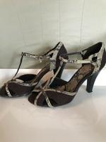 Damen Sandaletten Schuhe gr 37 Hessen - Naumburg  Vorschau