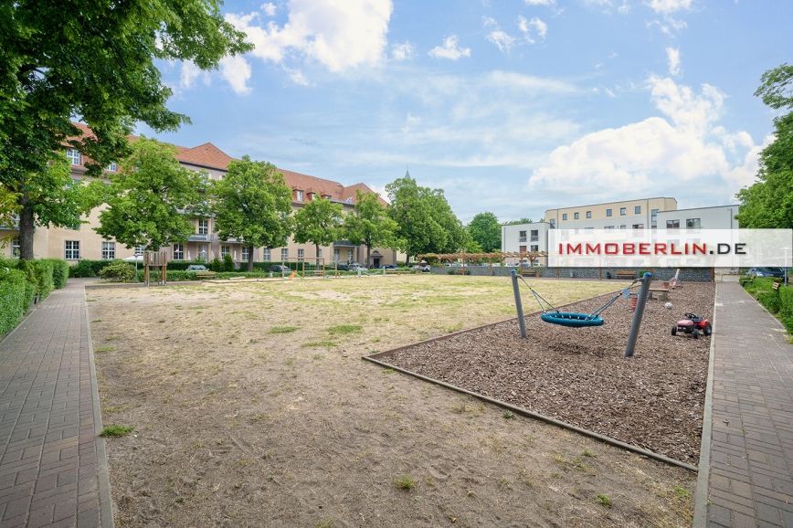 IMMOBERLIN.DE - Sanierte Altbauwohnung mit Südwestterrasse & Pkw-Stellplatz in Berlin