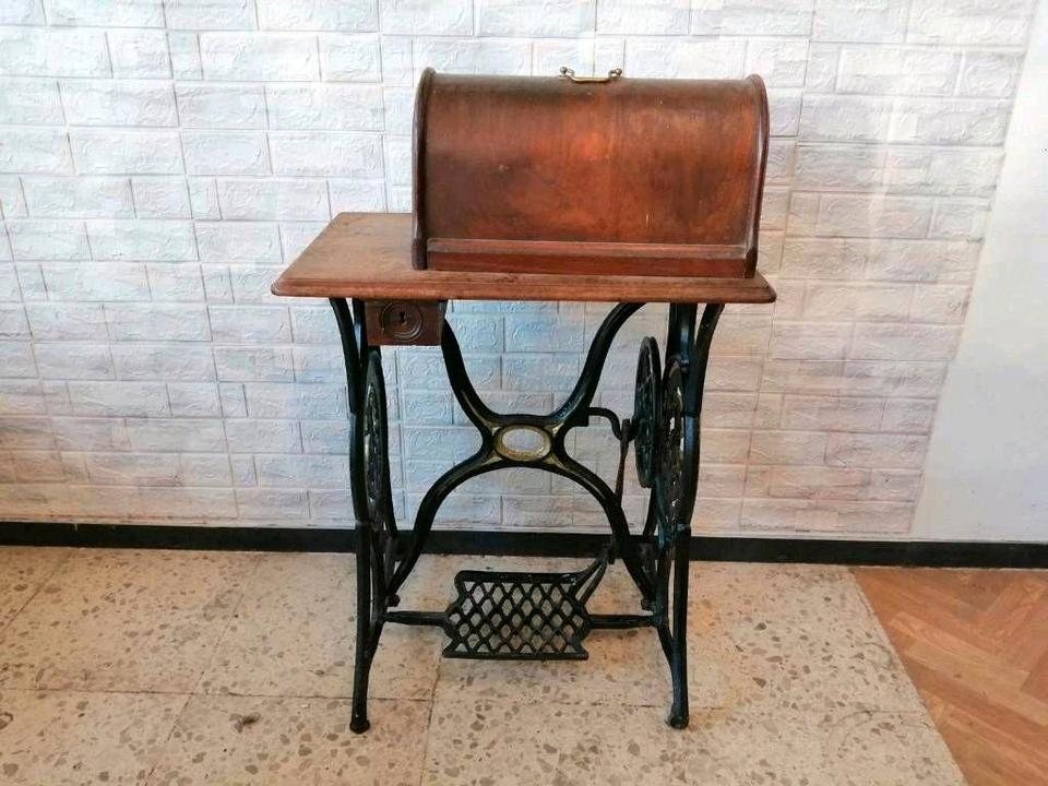 SINGER ,  LADA Nähmaschine gestell Schreibtisch Tisch upcycling in Taunusstein