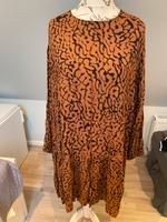Kleid von H&M Gr. XL braun gemustert Niedersachsen - Apensen Vorschau
