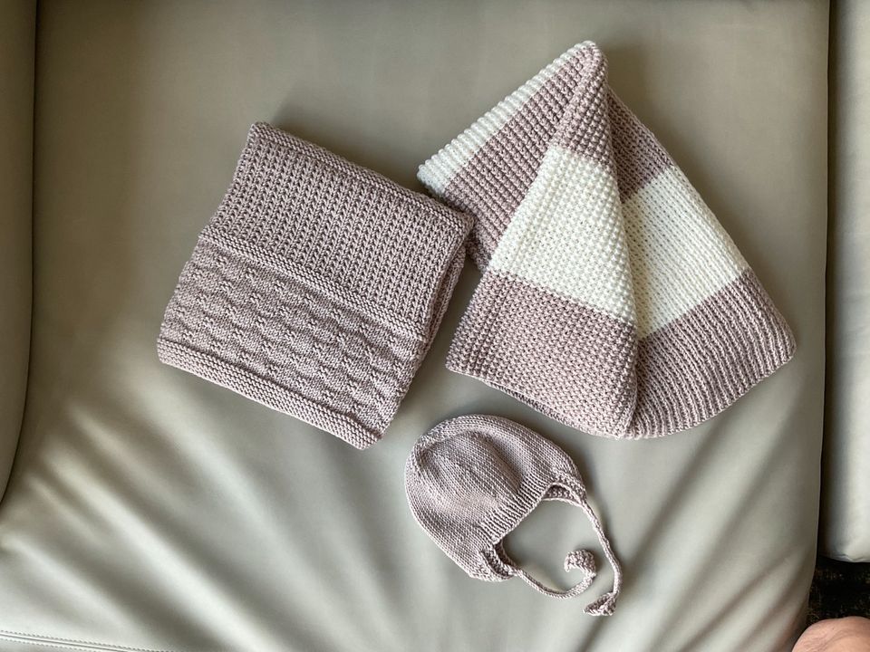 Handgestrickte türkis mauve weiße Babydecke Blockstreifen Merino in Hankensbüttel