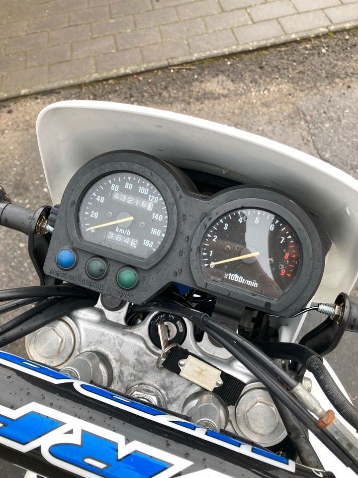 Suzuki Dr 650 SP45B Sm mit E Stater in Arnsberg